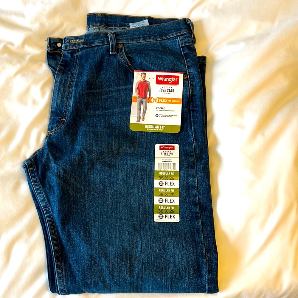 NWT!! Pet free and smoke free home!
